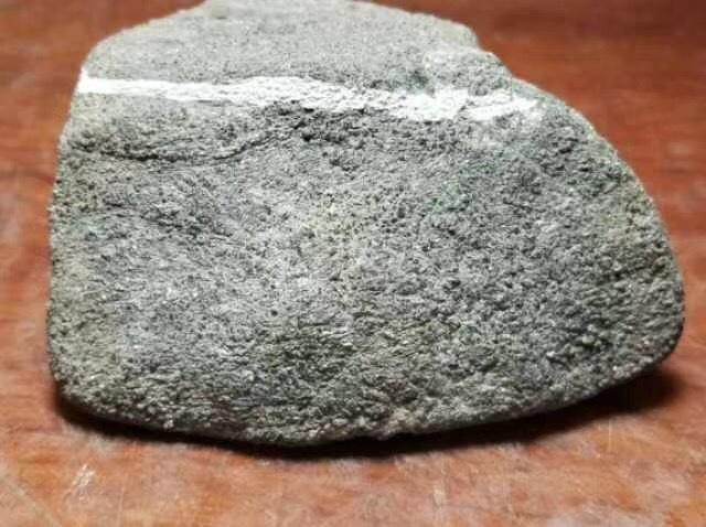 莫西沙紫罗兰原石翡翠怎么看的简单介绍-第2张图片-翡翠网 莫西沙紫罗兰原石翡翠怎么看的简单介绍-第2张图片-翡翠网