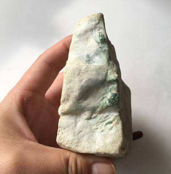 翡翠原石去哪里鉴别,陕西翡翠原石厂家-第1张图片-翡翠网 翡翠原石去哪里鉴别,陕西翡翠原石厂家-第1张图片-翡翠网