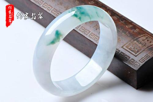 玻璃种翡翠原料鉴别知识的简单介绍-第2张图片-翡翠网 玻璃种翡翠原料鉴别知识的简单介绍-第2张图片-翡翠网