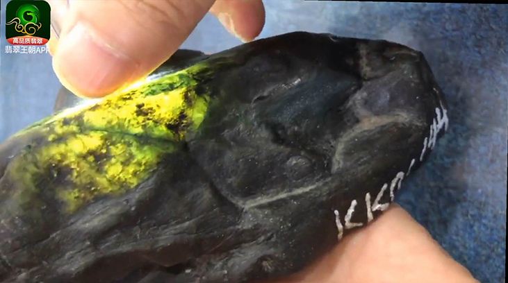 翡翠赌石技巧和鉴赏翡翠赌石知识视频-第2张图片-翡翠网 翡翠赌石技巧和鉴赏翡翠赌石知识视频-第2张图片-翡翠网