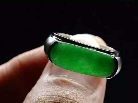 什么体质的人适合戴翡翠的简单介绍-第2张图片-翡翠网 什么体质的人适合戴翡翠的简单介绍-第2张图片-翡翠网