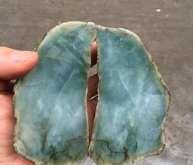 翡翠原石怎么鉴定裂纹,翡翠用灯光照有裂纹正常吗-第2张图片-翡翠网 翡翠原石怎么鉴定裂纹,翡翠用灯光照有裂纹正常吗-第2张图片-翡翠网