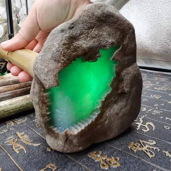 包含高冰种翡翠17公斤原石多少钱的词条-第1张图片-翡翠网 包含高冰种翡翠17公斤原石多少钱的词条-第1张图片-翡翠网