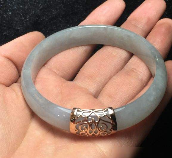 闲置翡翠手镯怎么卖出去8万左右翡翠手镯转让-第1张图片-翡翠网 闲置翡翠手镯怎么卖出去8万左右翡翠手镯转让-第1张图片-翡翠网