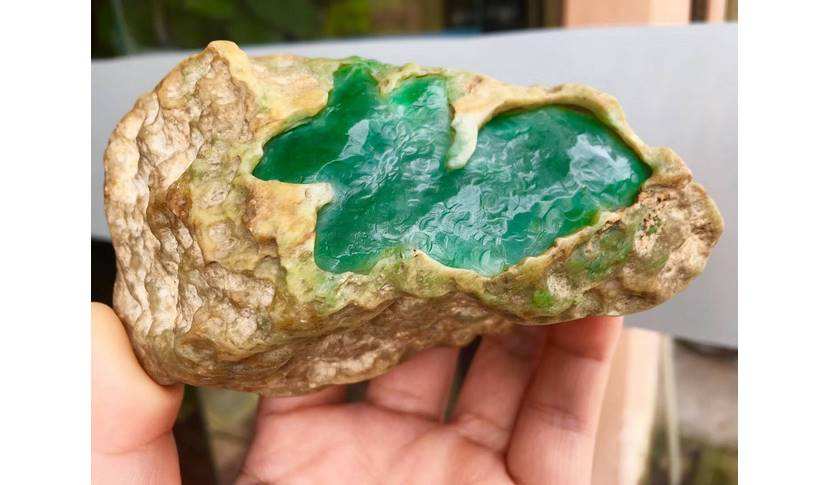 敲翡翠原石,翡翠原石场口有哪些-第1张图片-翡翠网 敲翡翠原石,翡翠原石场口有哪些-第1张图片-翡翠网