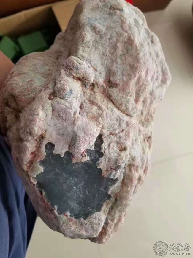 敲翡翠原石,翡翠原石场口有哪些-第2张图片-翡翠网 敲翡翠原石,翡翠原石场口有哪些-第2张图片-翡翠网