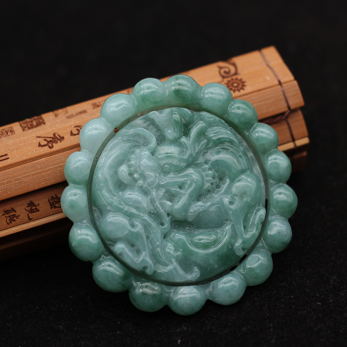 糯种满绿翡翠吊坠价格,2500左右的糯种翡翠挂坠-第1张图片-翡翠网 糯种满绿翡翠吊坠价格,2500左右的糯种翡翠挂坠-第1张图片-翡翠网