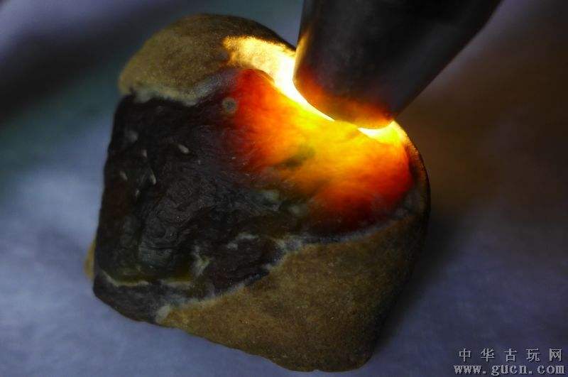 翡翠原石皮壳种类图片黑红皮翡翠原石图片-第1张图片-翡翠网 翡翠原石皮壳种类图片黑红皮翡翠原石图片-第1张图片-翡翠网