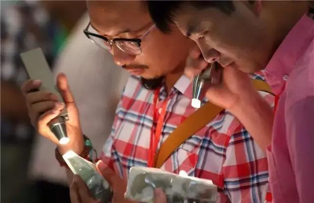 翡翠原石交税翡翠原石怎么辨别场口-第4张图片-翡翠网 翡翠原石交税翡翠原石怎么辨别场口-第4张图片-翡翠网