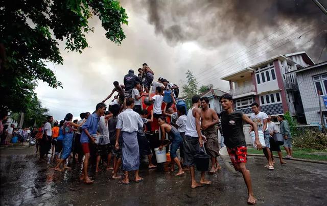 翡翠原石交税翡翠原石怎么辨别场口-第8张图片-翡翠网 翡翠原石交税翡翠原石怎么辨别场口-第8张图片-翡翠网