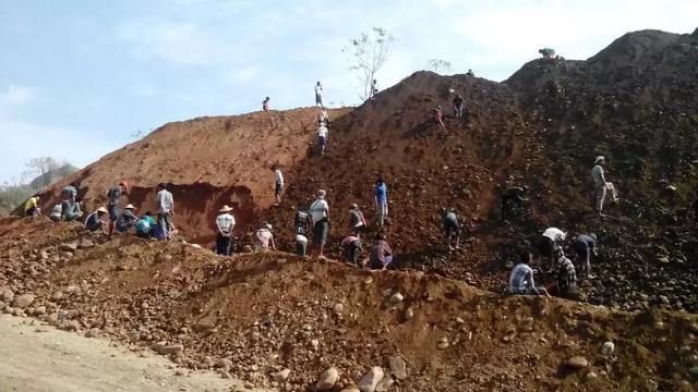 翡翠原石交税翡翠原石怎么辨别场口-第9张图片-翡翠网 翡翠原石交税翡翠原石怎么辨别场口-第9张图片-翡翠网