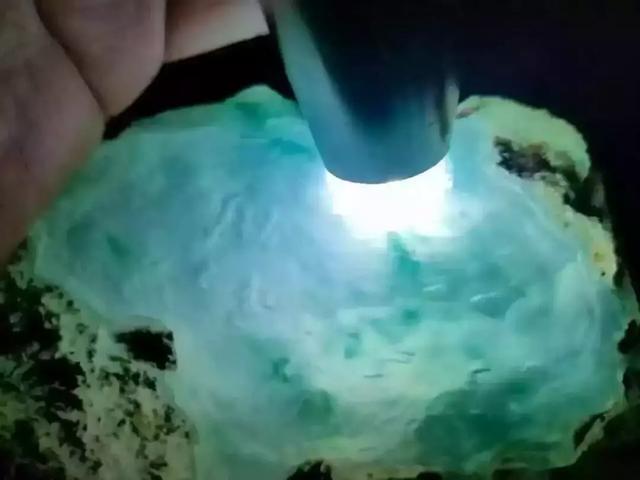 翡翠原石交税翡翠原石怎么辨别场口-第12张图片-翡翠网 翡翠原石交税翡翠原石怎么辨别场口-第12张图片-翡翠网