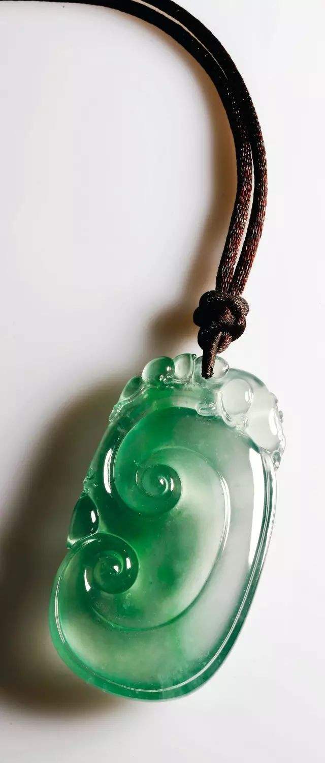 拍卖会翡翠八千万吊坠,拍卖会顶级翡翠-第2张图片-翡翠网 拍卖会翡翠八千万吊坠,拍卖会顶级翡翠-第2张图片-翡翠网