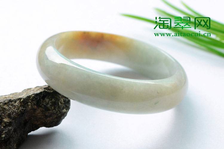 翡翠手镯知识淘翠鉴定区别的简单介绍-第1张图片-翡翠网 翡翠手镯知识淘翠鉴定区别的简单介绍-第1张图片-翡翠网