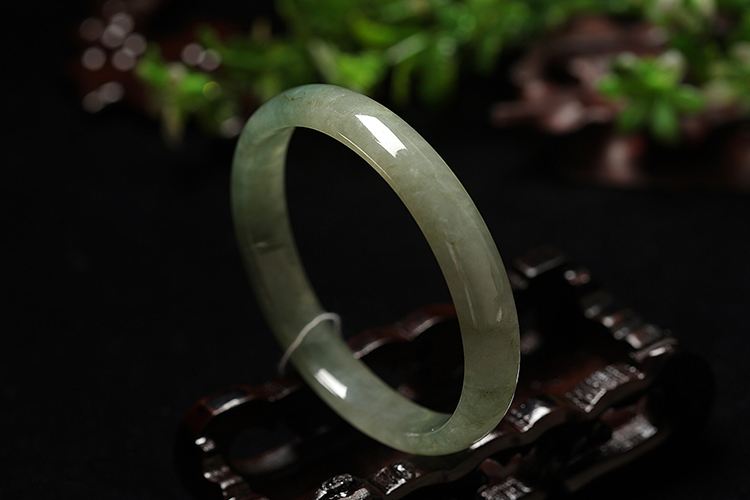 翡翠手镯知识淘翠鉴定区别的简单介绍-第2张图片-翡翠网 翡翠手镯知识淘翠鉴定区别的简单介绍-第2张图片-翡翠网