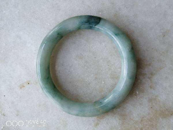 百年前的翡翠手镯价值多少钱一只,十年前两万的翡翠镯子现在值多少钱-第1张图片-翡翠网 百年前的翡翠手镯价值多少钱一只,十年前两万的翡翠镯子现在值多少钱-第1张图片-翡翠网