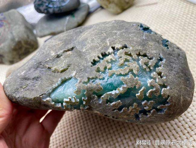 翡翠原石怎么自己去皮翡翠去皮原石-第1张图片-翡翠网 翡翠原石怎么自己去皮翡翠去皮原石-第1张图片-翡翠网