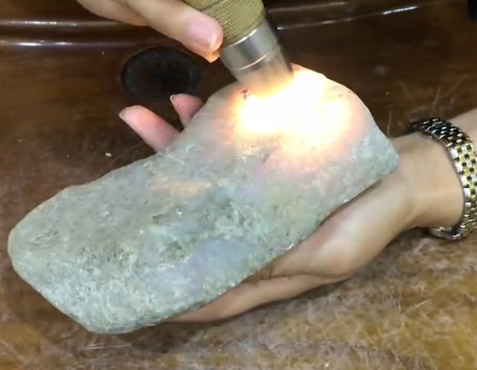 翡翠原石怎么自己去皮翡翠去皮原石-第2张图片-翡翠网 翡翠原石怎么自己去皮翡翠去皮原石-第2张图片-翡翠网