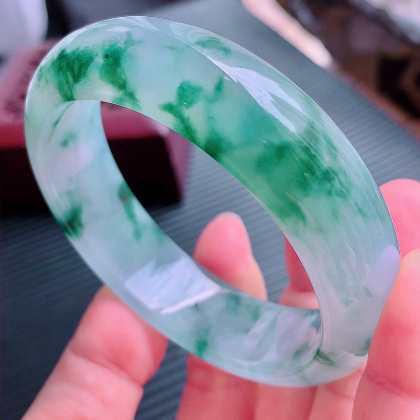 缅甸翡翠保养知识的简单介绍-第1张图片-翡翠网 缅甸翡翠保养知识的简单介绍-第1张图片-翡翠网