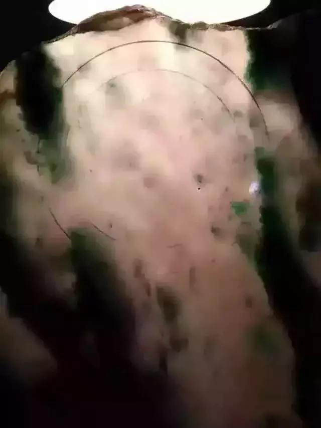 极品翡翠原石翡翠原石手镯绝胜-第4张图片-翡翠网 极品翡翠原石翡翠原石手镯绝胜-第4张图片-翡翠网