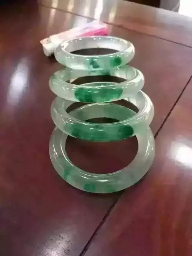 极品翡翠原石翡翠原石手镯绝胜-第6张图片-翡翠网 极品翡翠原石翡翠原石手镯绝胜-第6张图片-翡翠网