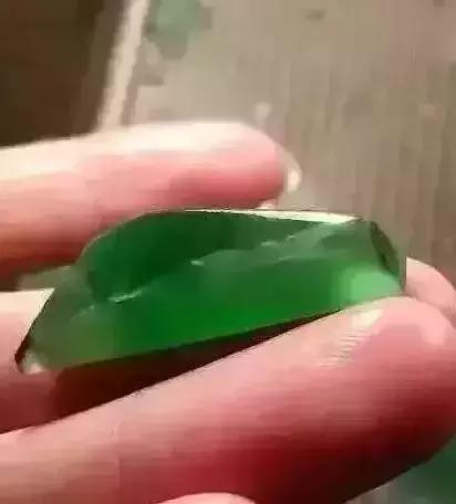 极品翡翠原石翡翠原石手镯绝胜-第11张图片-翡翠网 极品翡翠原石翡翠原石手镯绝胜-第11张图片-翡翠网