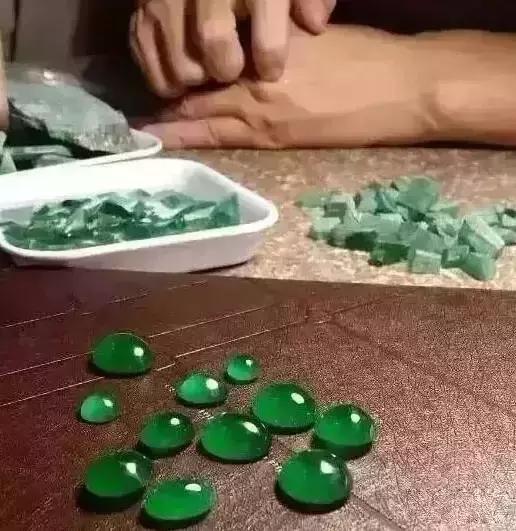 极品翡翠原石翡翠原石手镯绝胜-第13张图片-翡翠网 极品翡翠原石翡翠原石手镯绝胜-第13张图片-翡翠网