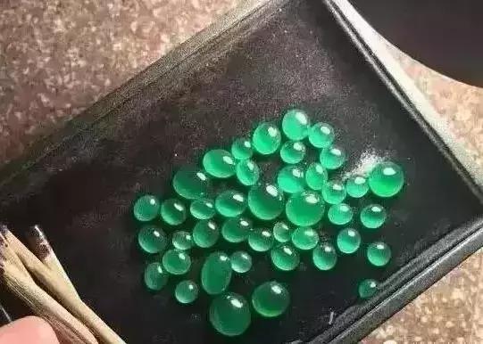 极品翡翠原石翡翠原石手镯绝胜-第14张图片-翡翠网 极品翡翠原石翡翠原石手镯绝胜-第14张图片-翡翠网