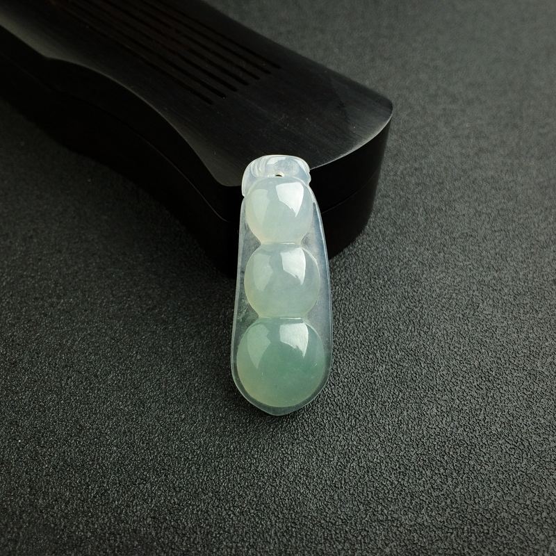 细豆种翡翠价格,细豆种和糯种怎么区分-第1张图片-翡翠网 细豆种翡翠价格,细豆种和糯种怎么区分-第1张图片-翡翠网