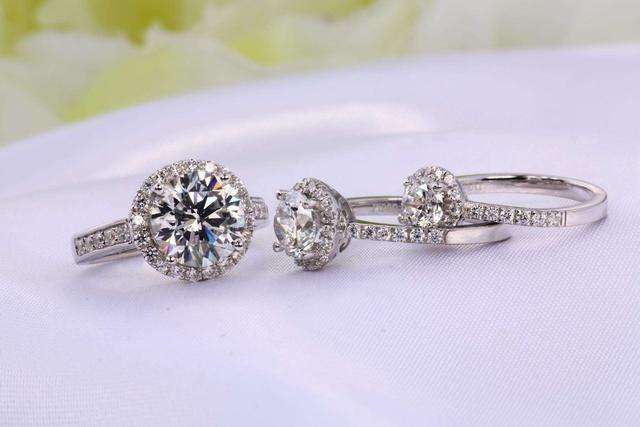 莫桑钻石一克拉100元钻石一克多少钱人民币-第1张图片-翡翠网 莫桑钻石一克拉100元钻石一克多少钱人民币-第1张图片-翡翠网