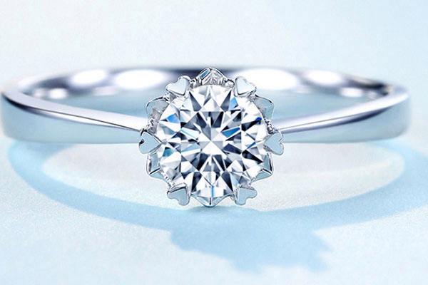 莫桑钻石一克拉100元钻石一克多少钱人民币-第2张图片-翡翠网 莫桑钻石一克拉100元钻石一克多少钱人民币-第2张图片-翡翠网