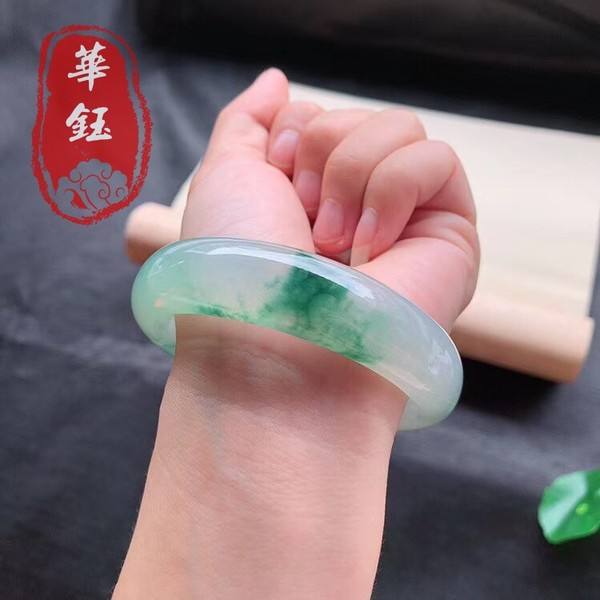 翡翠晴底是什么意思翡翠入门知识的简单介绍-第1张图片-翡翠网 翡翠晴底是什么意思翡翠入门知识的简单介绍-第1张图片-翡翠网