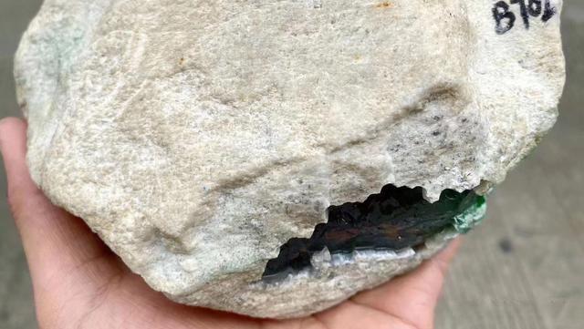 新疆翡翠原石翡翠原石开-第3张图片-翡翠网 新疆翡翠原石翡翠原石开-第3张图片-翡翠网