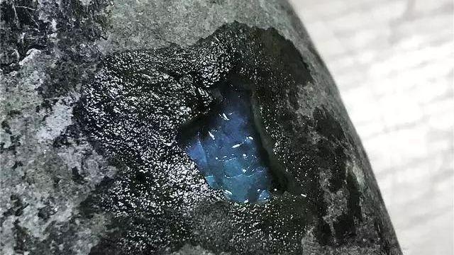 新疆翡翠原石翡翠原石开-第5张图片-翡翠网 新疆翡翠原石翡翠原石开-第5张图片-翡翠网