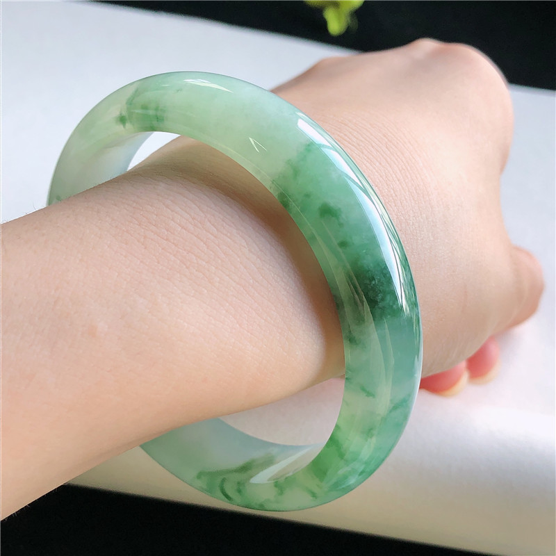 翡翠56圈手镯的简单介绍-第2张图片-翡翠网 翡翠56圈手镯的简单介绍-第2张图片-翡翠网