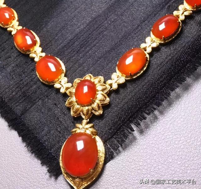 翡翠原石红皮和绿皮,翡翠原石皮壳大全-第3张图片-翡翠网 翡翠原石红皮和绿皮,翡翠原石皮壳大全-第3张图片-翡翠网