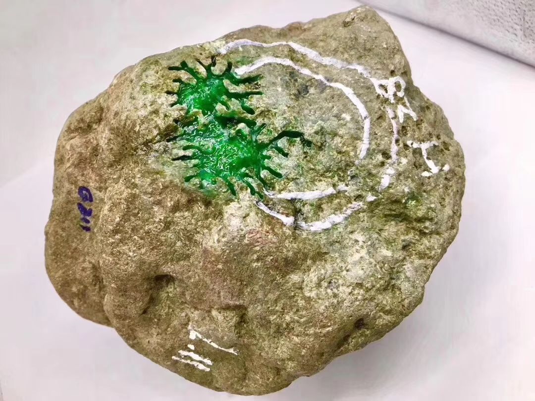 西双版纳岩石玉翡翠原石供应商的简单介绍-第1张图片-翡翠网 西双版纳岩石玉翡翠原石供应商的简单介绍-第1张图片-翡翠网