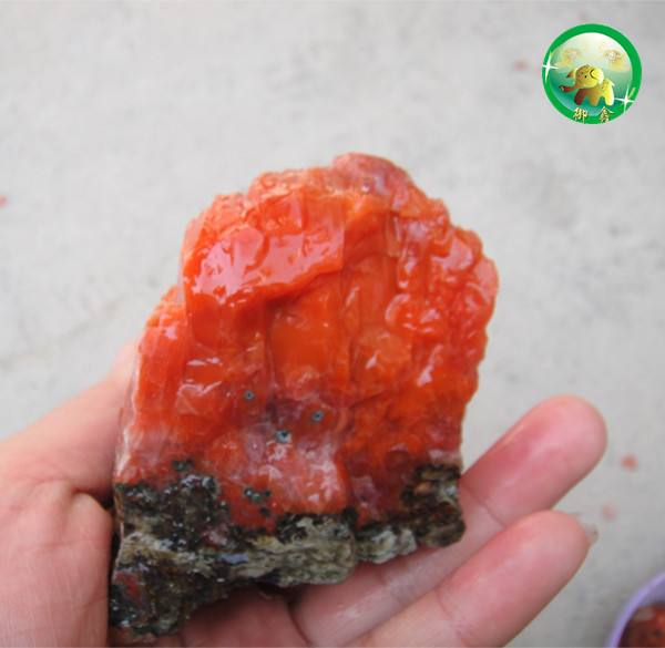 红色翡翠原石图片翡翠里有绿色带黑的是什么种-第2张图片-翡翠网 红色翡翠原石图片翡翠里有绿色带黑的是什么种-第2张图片-翡翠网