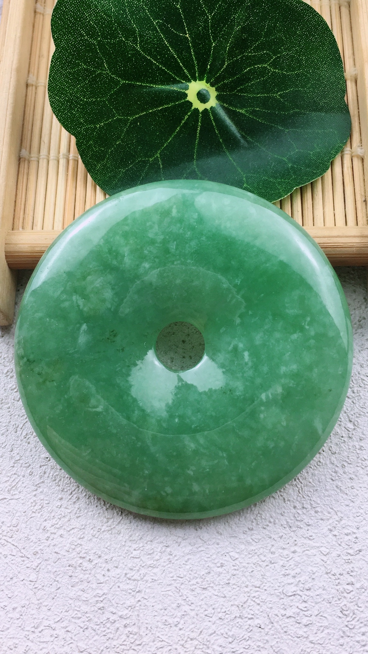 糯米种翡翠平安扣价格的简单介绍-第2张图片-翡翠网 糯米种翡翠平安扣价格的简单介绍-第2张图片-翡翠网