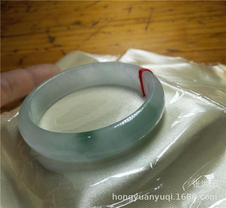 翡翠手镯不要了怎么处理女子商场砸坏翡翠手镯-第2张图片-翡翠网 翡翠手镯不要了怎么处理女子商场砸坏翡翠手镯-第2张图片-翡翠网