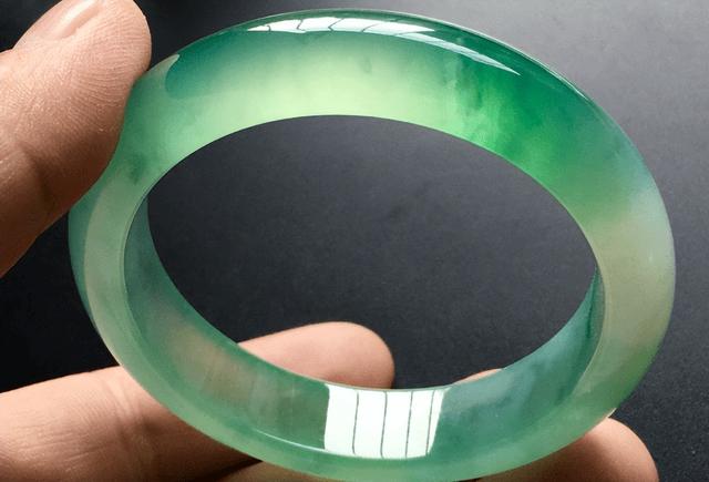 冰种水种翡翠价格蓝水翡翠挂件价格-第1张图片-翡翠网 冰种水种翡翠价格蓝水翡翠挂件价格-第1张图片-翡翠网