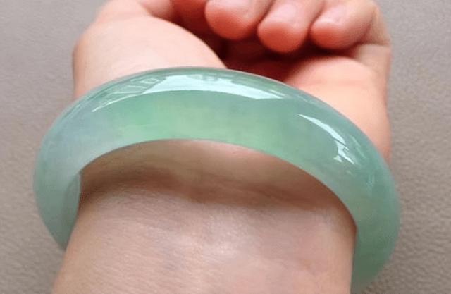 冰种水种翡翠价格蓝水翡翠挂件价格-第3张图片-翡翠网 冰种水种翡翠价格蓝水翡翠挂件价格-第3张图片-翡翠网