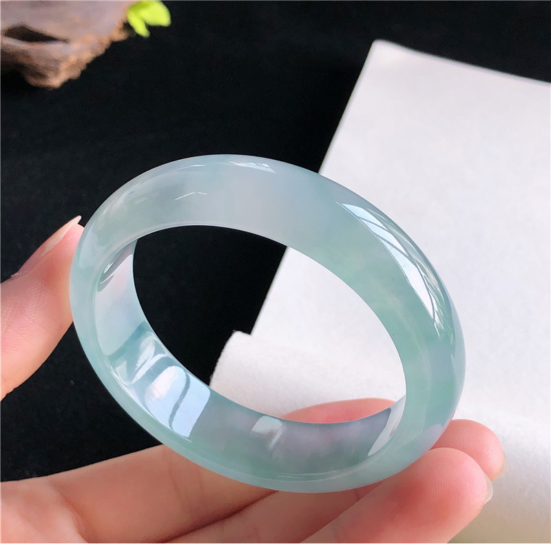 清底起胶的翡翠手镯市场价多少钱的简单介绍-第1张图片-翡翠网 清底起胶的翡翠手镯市场价多少钱的简单介绍-第1张图片-翡翠网