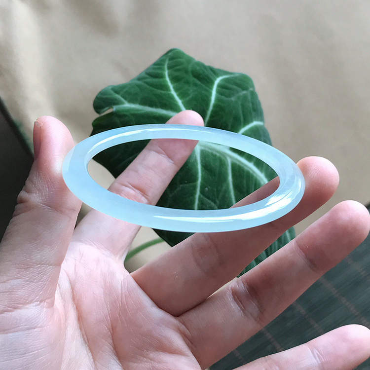 清底起胶的翡翠手镯市场价多少钱的简单介绍-第2张图片-翡翠网 清底起胶的翡翠手镯市场价多少钱的简单介绍-第2张图片-翡翠网