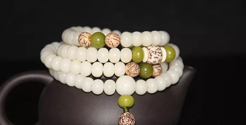 翡翠籽料是什么样子的翡翠种子的基本知识-第2张图片-翡翠网 翡翠籽料是什么样子的翡翠种子的基本知识-第2张图片-翡翠网