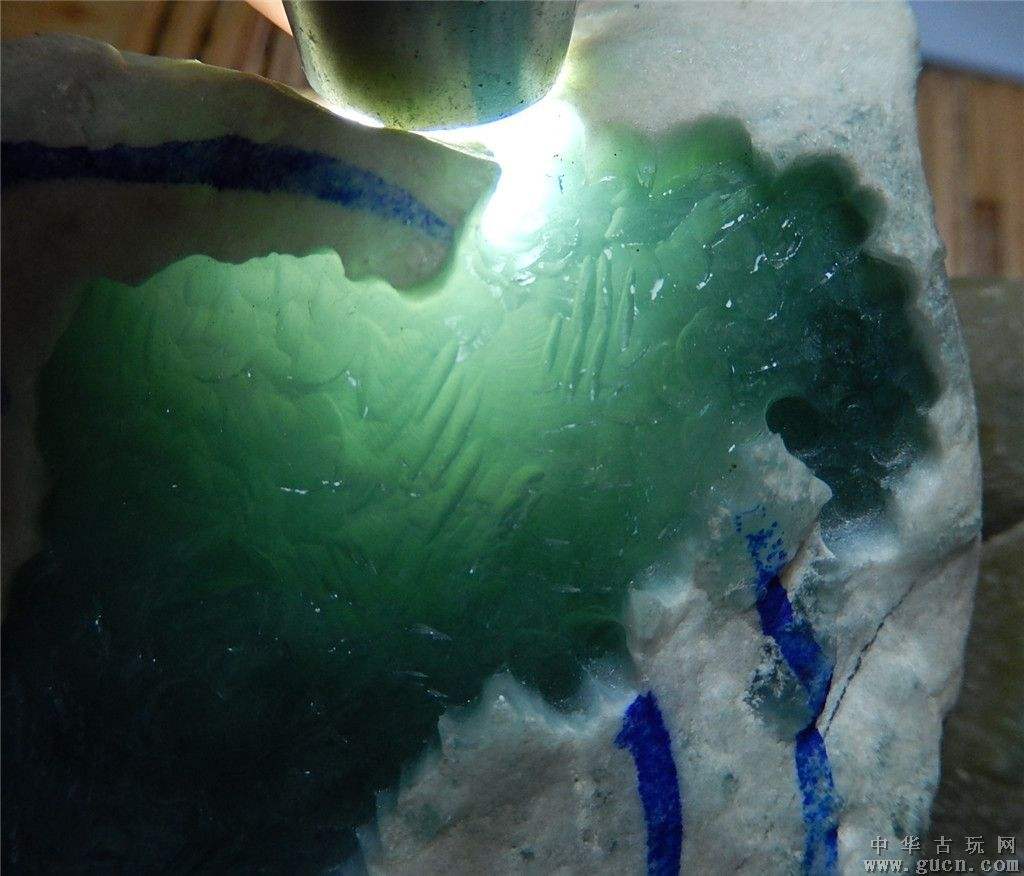 冰飘翡翠原石介绍,糯冰翡翠原石切开图片-第2张图片-翡翠网 冰飘翡翠原石介绍,糯冰翡翠原石切开图片-第2张图片-翡翠网