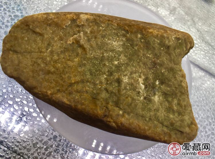 翡翠原石怎么辨别场口,翡翠原石色有黄味-第1张图片-翡翠网 翡翠原石怎么辨别场口,翡翠原石色有黄味-第1张图片-翡翠网