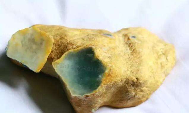 关于瑞丽山岩玉翡翠原石批发商有哪些的信息-第1张图片-翡翠网 关于瑞丽山岩玉翡翠原石批发商有哪些的信息-第1张图片-翡翠网