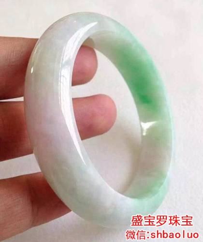 优化的翡翠手镯对人体有害吗,翡翠手镯对身体有什么好处和坏处-第1张图片-翡翠网 优化的翡翠手镯对人体有害吗,翡翠手镯对身体有什么好处和坏处-第1张图片-翡翠网