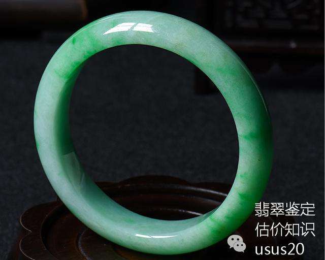 优化的翡翠手镯对人体有害吗,翡翠手镯对身体有什么好处和坏处-第2张图片-翡翠网 优化的翡翠手镯对人体有害吗,翡翠手镯对身体有什么好处和坏处-第2张图片-翡翠网